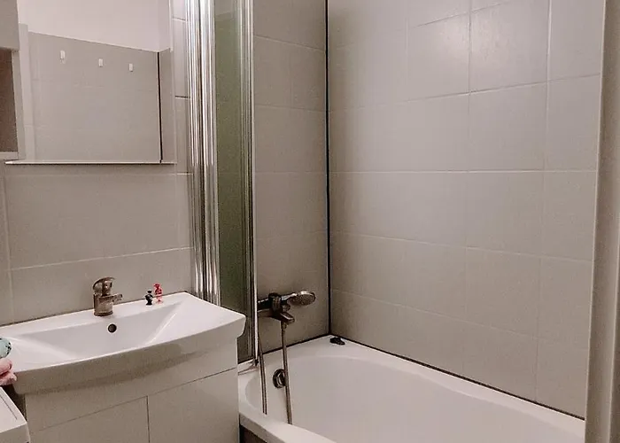 Lovely In A Quiet Area Poznan